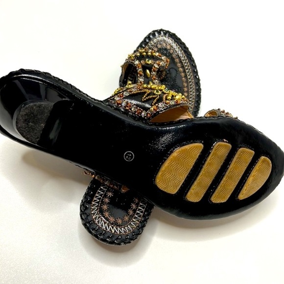 John Fashion Beaded & Embroidered Designer Boho Sandals - Picture 5 of 7